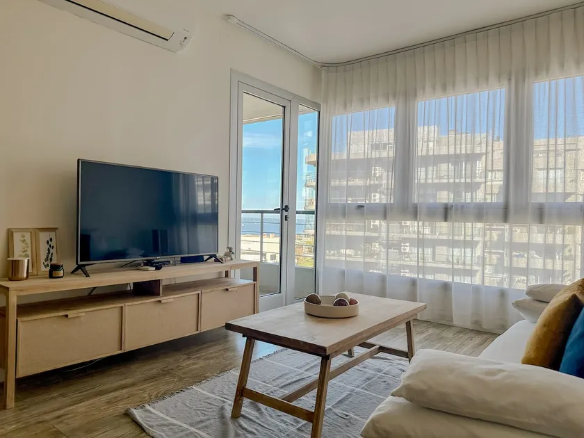 A1 14th-fl River View Apt in Star Tower, Olivos - Image 1