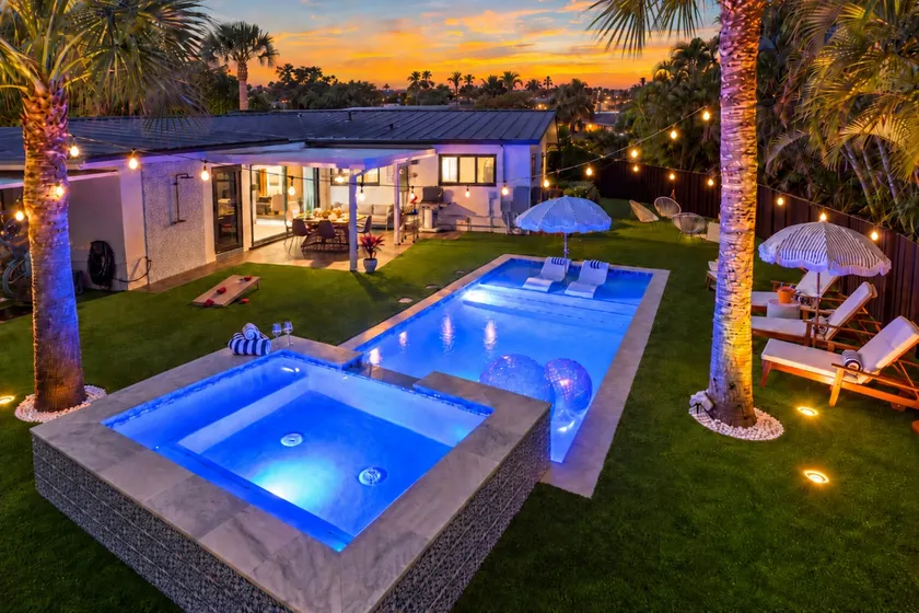 Heated Pool & Hot Tub | 1 mi to Beach | Arcade - Image 1