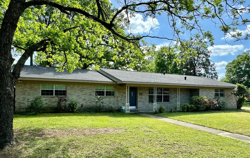 Comfy•Spacious Home• Lovely Yard, RV/Boat Parking - Image 1