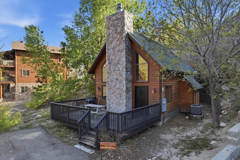 The Family Bear Cabin at Mt. Lemmon Hotel - Image 1