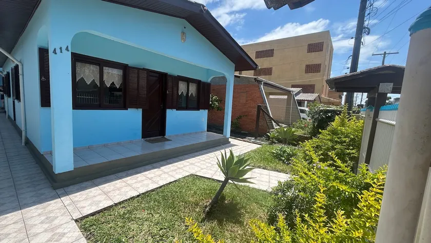 House 1 block from the beach! - 300% off in winter - Image 1