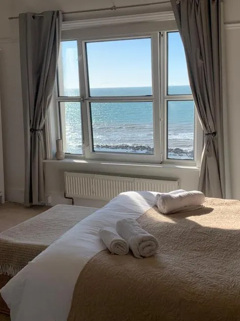 Beautiful Holiday Home by the Sea sleeps 10 plus - Image 1