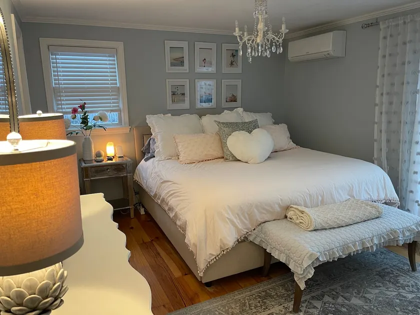 Quaint condo in Marblehead - Image 1