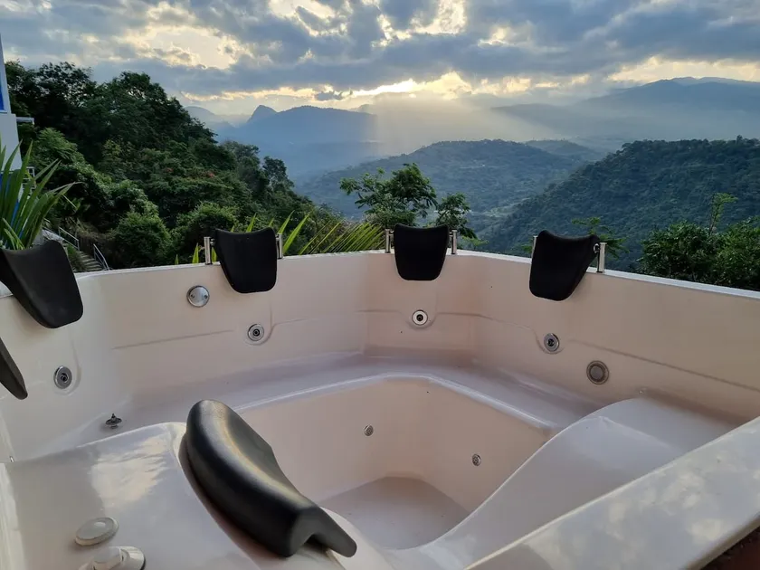 Luxurious villa with an amazing view - Image 1