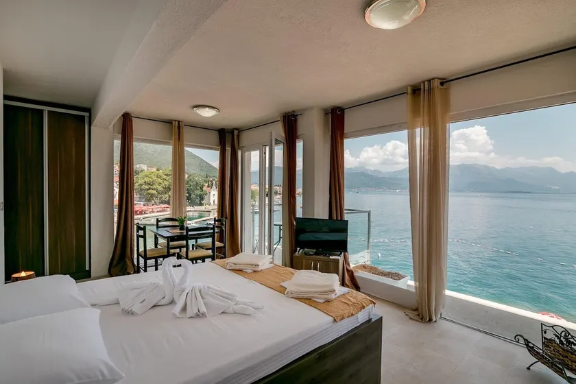 Luxe Seaside Oasis: Panoramic View ~ Balcony ~ Pkg - Image 1