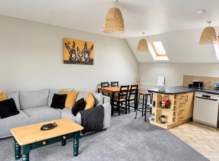 Quiet Coach House Nr Aztec West & Cribbs -Sleeps 5 - Image 1