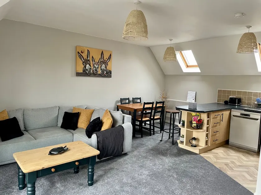 Quiet Coach House Nr Aztec West & Cribbs -Sleeps 5 - Image 1