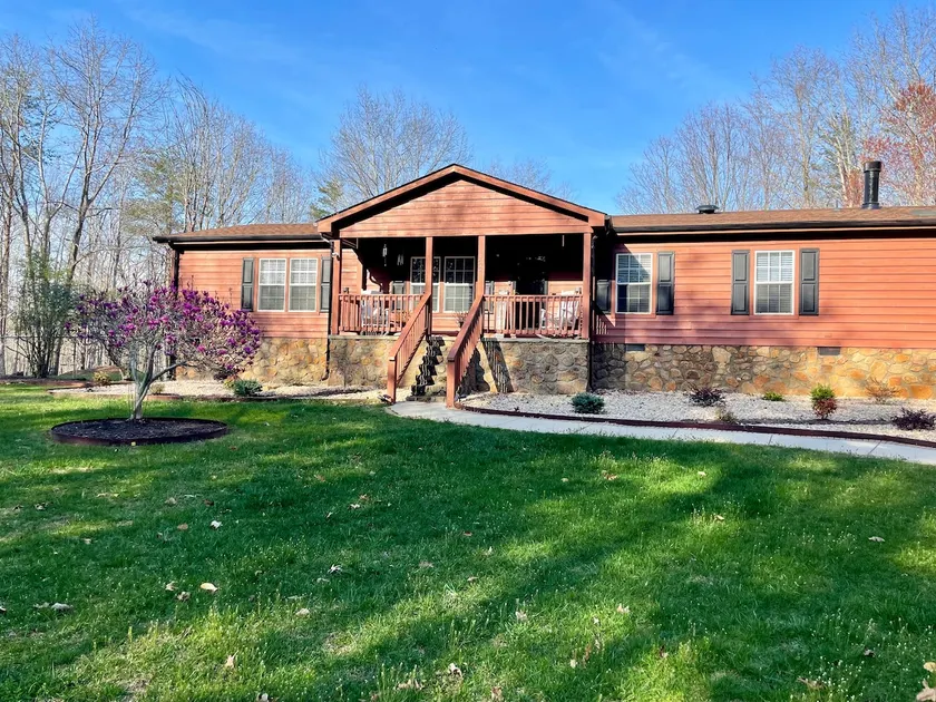 Scenic Retreat w/Lakeside Access - Image 1