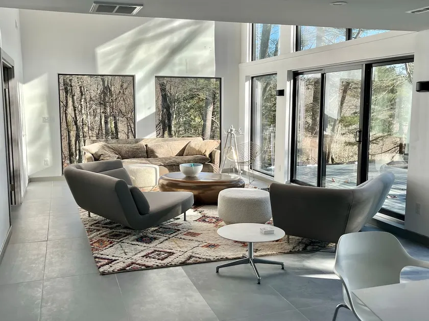 Majestic lake front house - Image 1