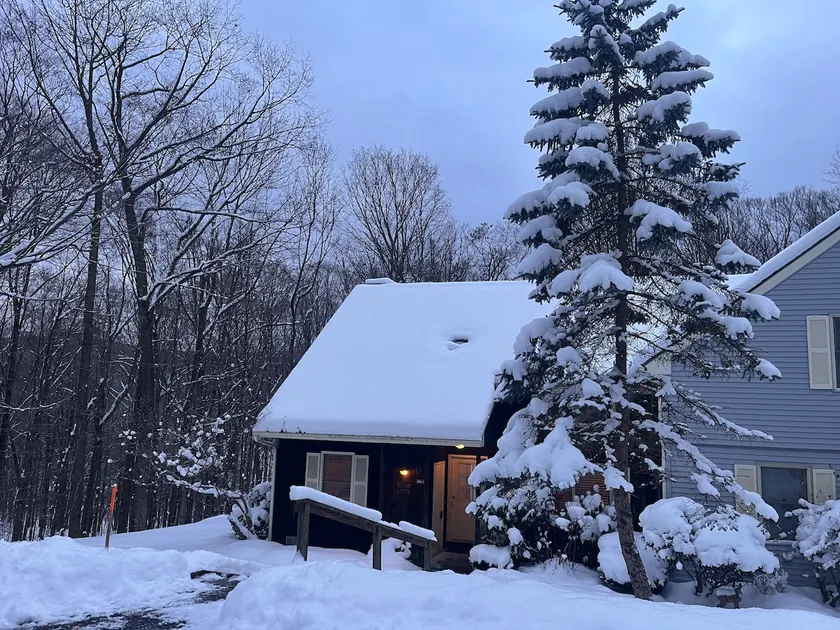 LuNo - Relaxing Ski and Culture Berkshires Escape - Image 1