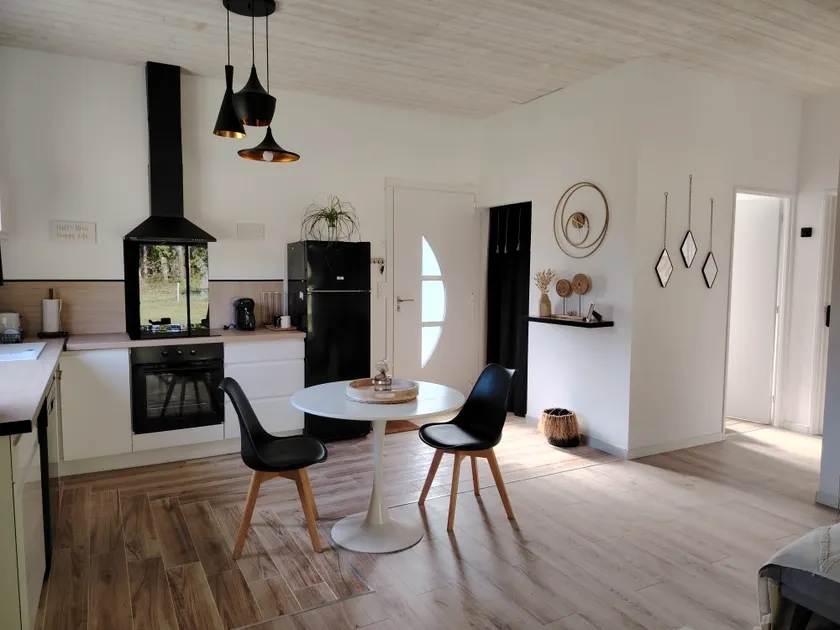 Air-conditioned house facing the pine forest. - Image 1