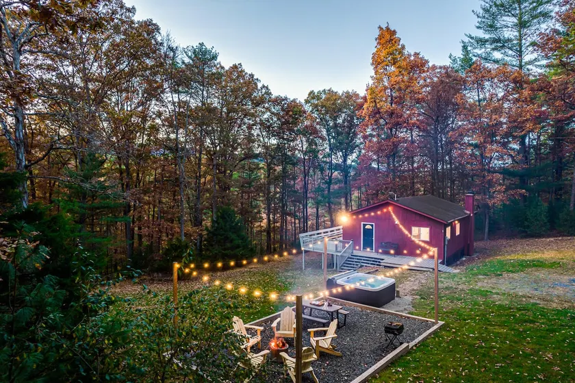Woodland Oasis with Hot Tub and Fire Pit - Image 1