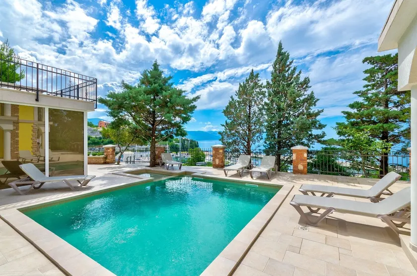 Luxury with pool, sauna, whirlpool directly by the sea - Image 1