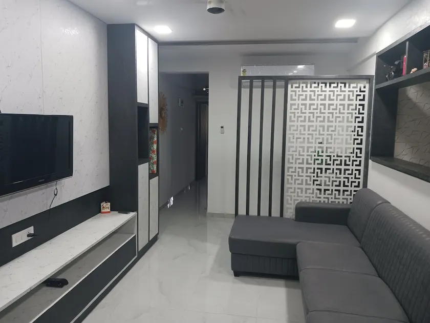 Flat in Pune Near to Magarpatta and Koregoan park - Image 1