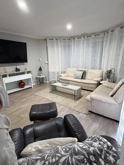 Mandurah Central Family Retreat Sleeps 9 - Image 1