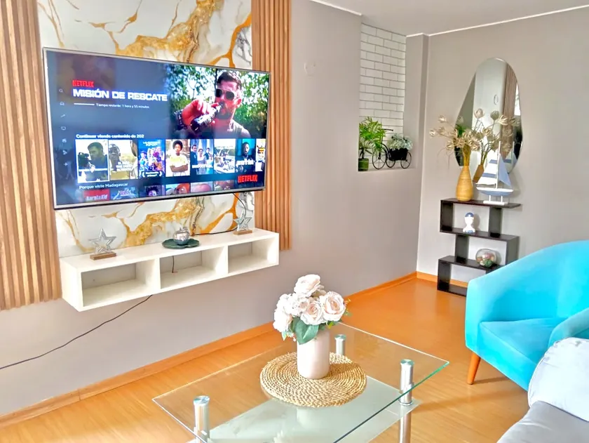 Apartment near the airport and shopping center - Image 1