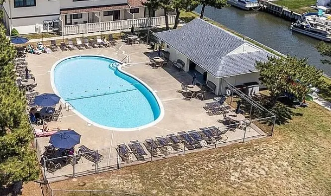OC Waterfront 2BD No stairs! Pool - Image 1