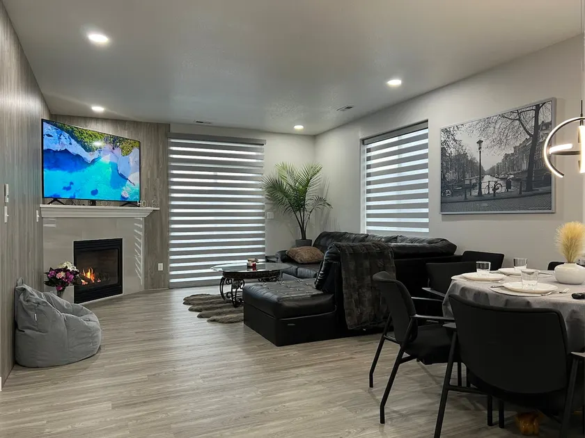 Luxury Modern Retreat · Hot Tub · Airport & Casino - Image 1