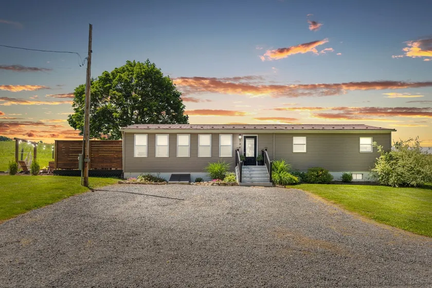 Down the Dirt Road: a cozy, romantic farm escape - Image 1