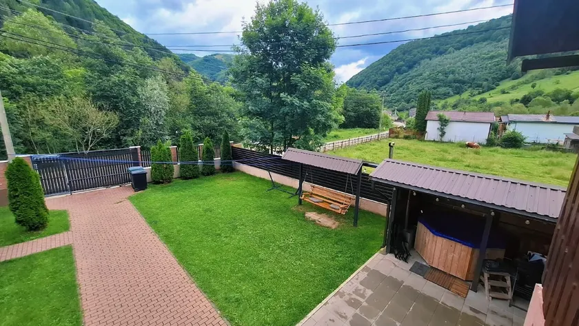Cabana Lenuța, 8 bedrooms, Sleeps 19, HotTub - Image 1