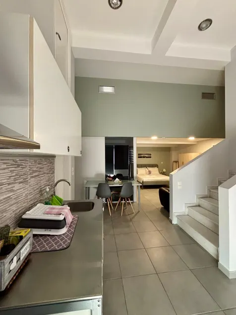 Like your home/2/near airport - Image 1