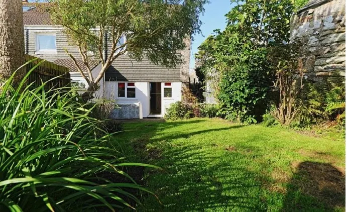 House with sea views in Pendeen - Image 1