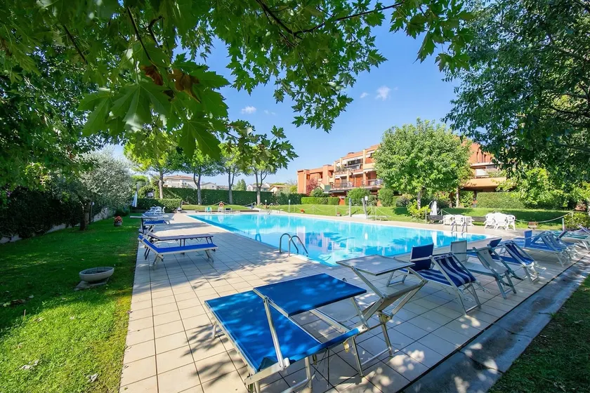 Green Tiffany Apartment: Pool, Tennis, Balcony - Happy Rentals - Image 1