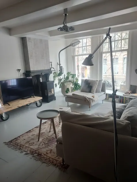 Complete upstairs apartment in the city center. - Image 1