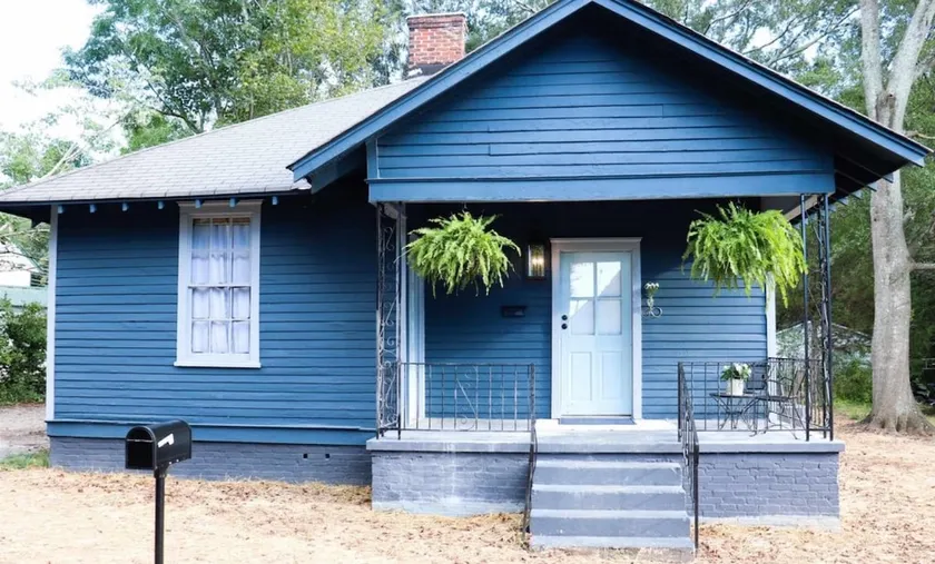 Downtown Monroe! Huge fenced backyard + firepit - Image 1