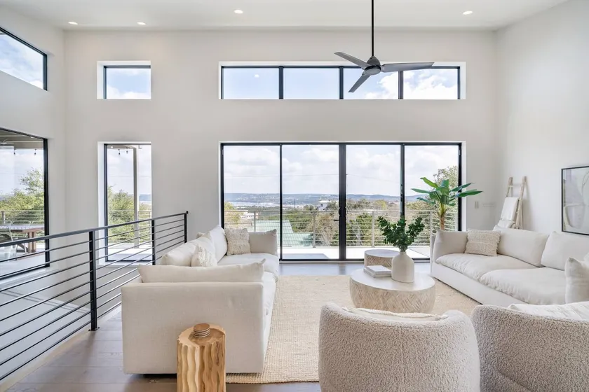 Modern Lakeview Retreat: Terrace + BBQ - Image 1
