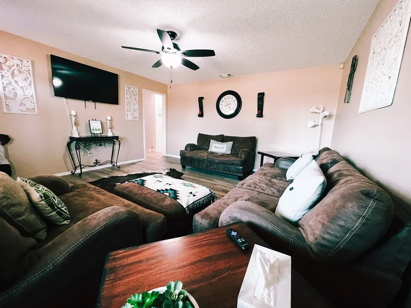 Desert Dreamlands!HOTTUB, Pool Table & DART BOARD! - Image 1