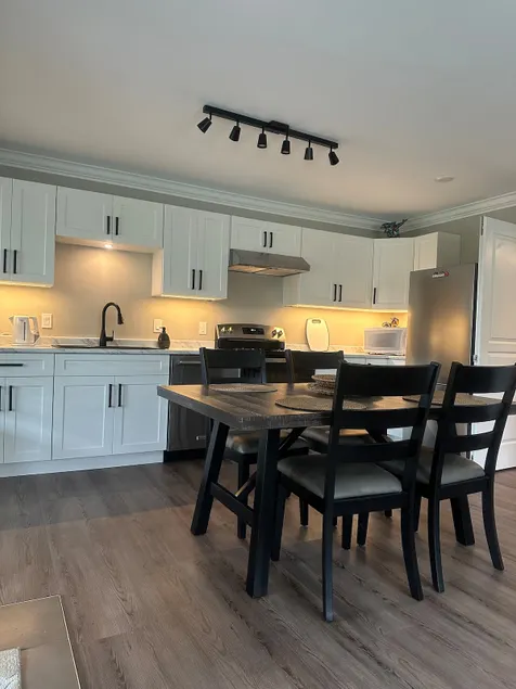 Charming Mill Bay 2 Br Suite - Image 1