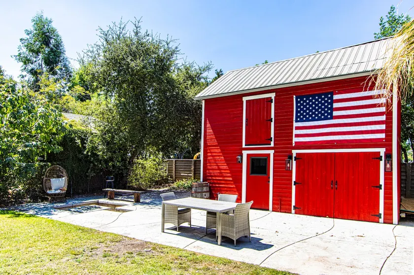 House & Barn Historic Beauty •Events & gatherings! - Image 1