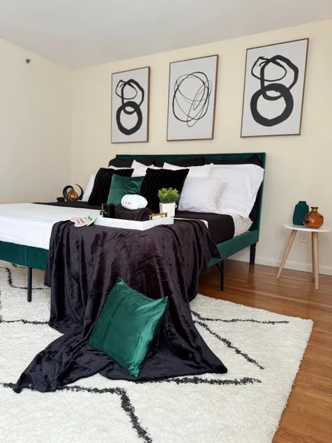 Centric Loft-6Min to EWR-25Min NYC 3 Beds-Sleeps 7 - Image 1