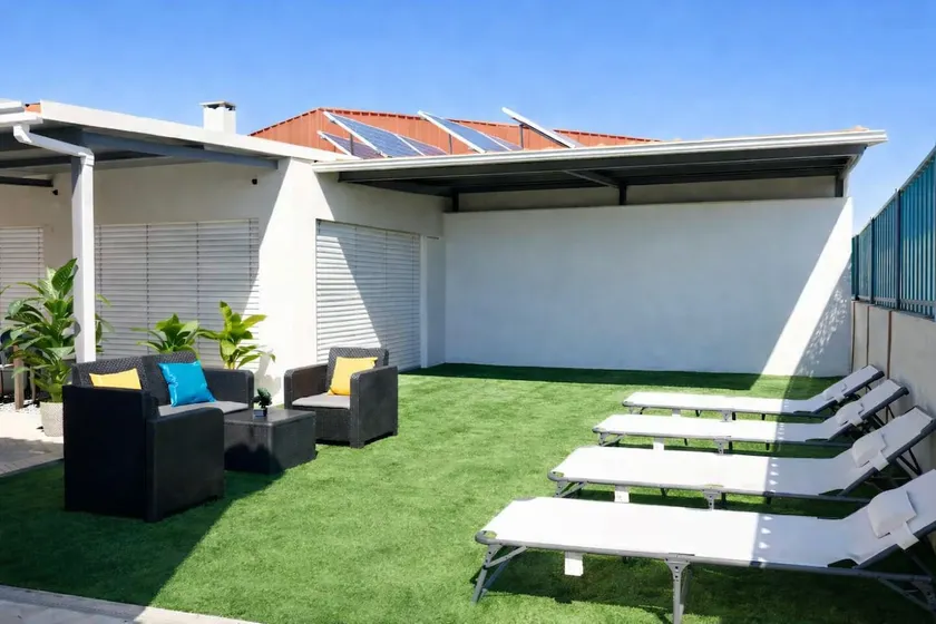 !Private Outdoor Area! 300m-Beach, 3BR No Stairs - Image 1