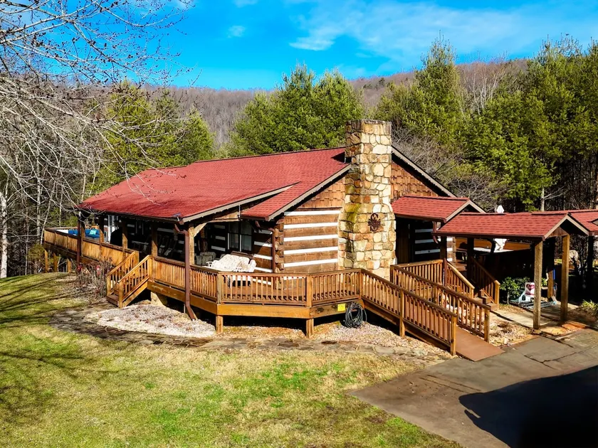 Tall Maple Lodge - Image 1