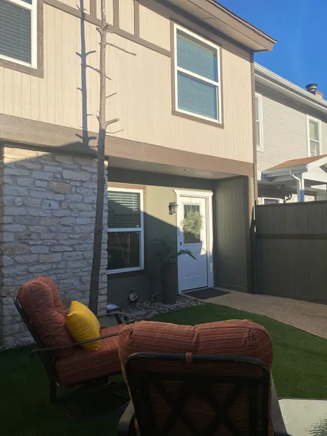 3/2.5 townhouse -10 mins to Domain IBM 3M Apple Q2 - Image 1
