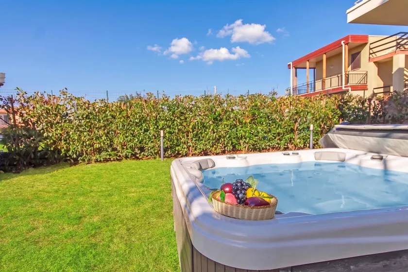 Casa Smeralda a 200m From The Sea - Happy Rentals - Image 1