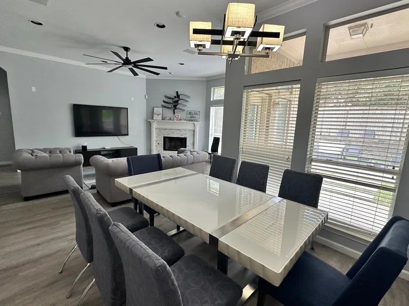 Spacious 5BR Home | 9 Beds | Great for Large group - Image 1