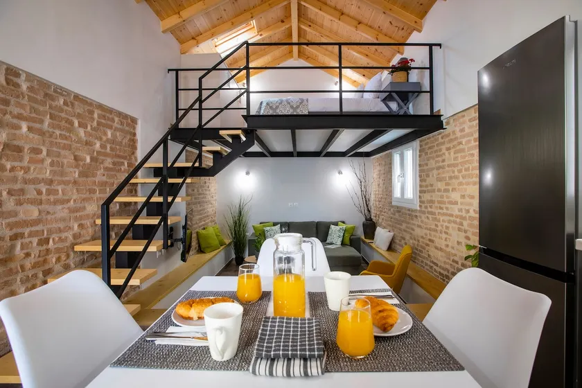 Jonas port house - Image 1