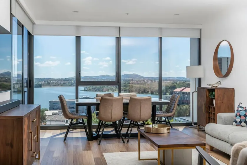 Sensational City Apartment with Lake Views - Image 1