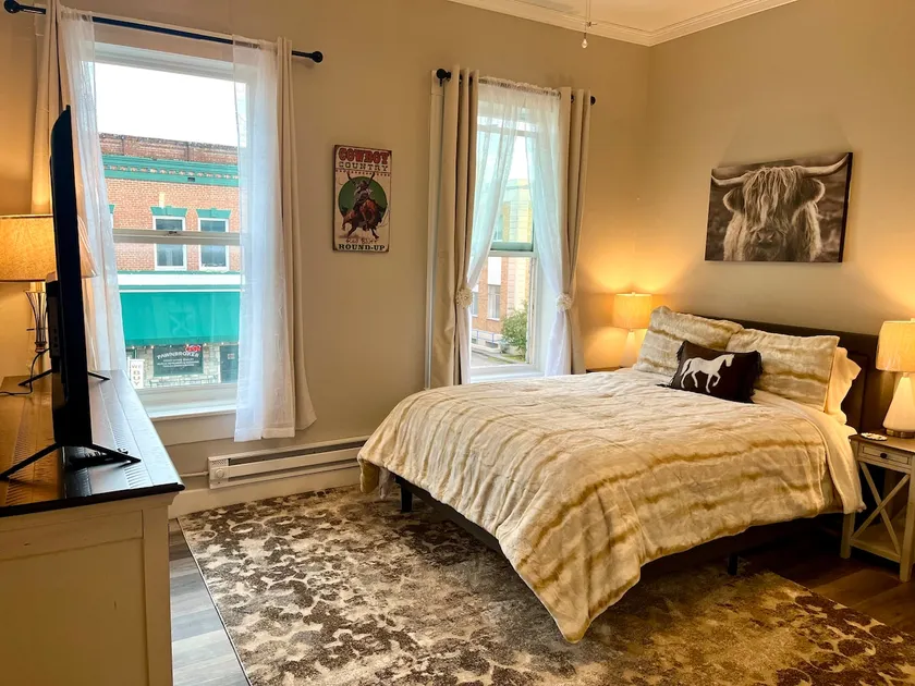 Studio in Old Historic Downtown - Image 1