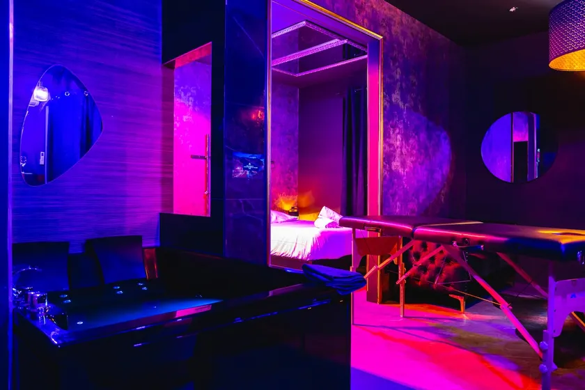 Love Room Claire - Whirlpool tub - Wi-Fi - Air conditioning - Image 1