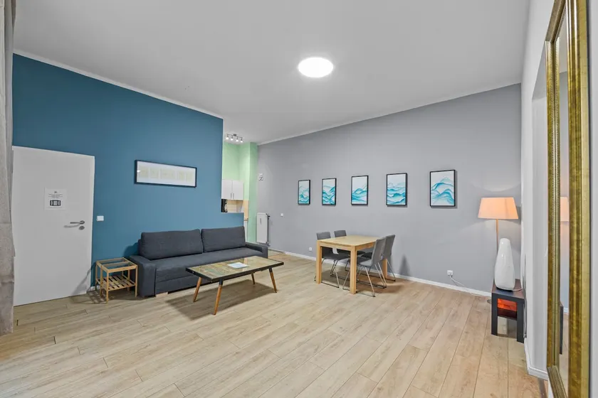 Apartmenthaus Berlin Neukölln - Image 1
