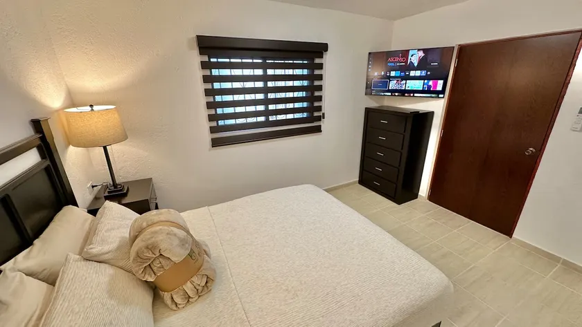 2 queen bedrooms apartament, 10 min. from airport. - Image 1