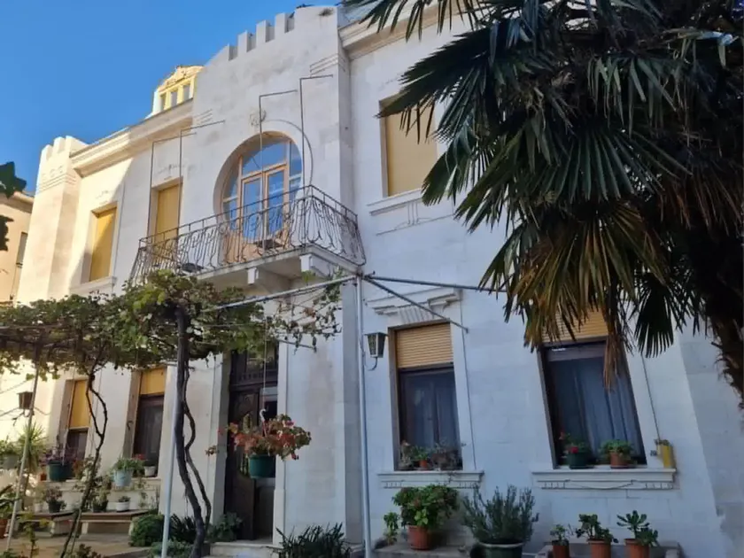 Villa Flora-Downtown - Image 1