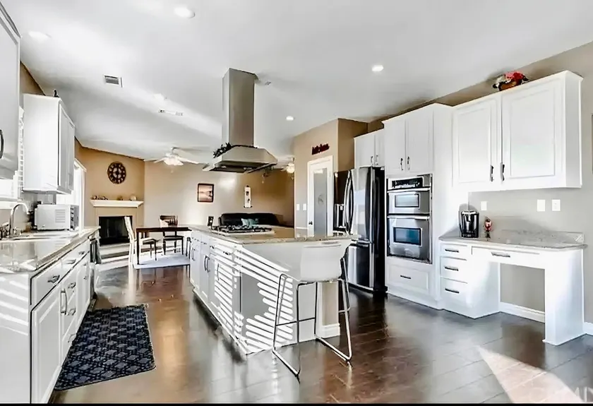 Elegant 3000 Sq Ft Home: 4 Bedrooms of Pure Bliss - Image 1