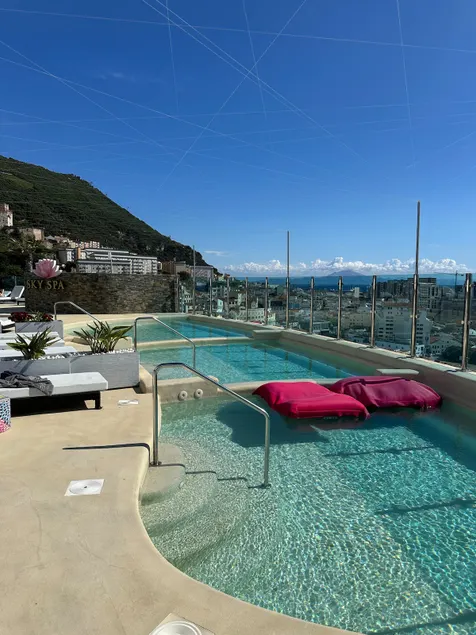 Urban Oasis at Luxurious Ocean Village - Image 1