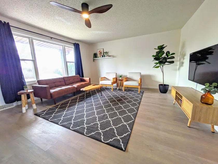 Clean, Quiet Home. 5 Min to FLW Main Gate. - Image 1