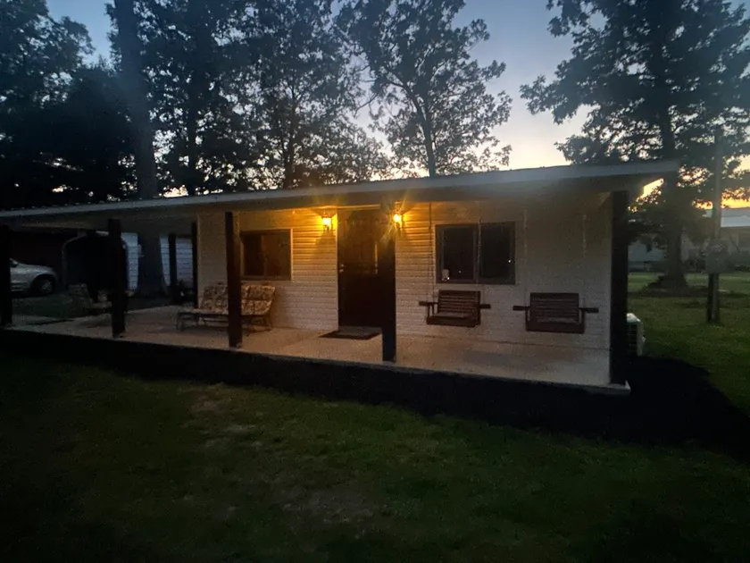 Quaint Cabin with outdoor TV, bar, and hot tub! - Image 1